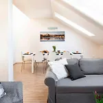 150m² 4br Duplex Near Metro & Center Prag