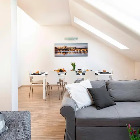 150m² 4br Duplex Near Metro & Center براغ