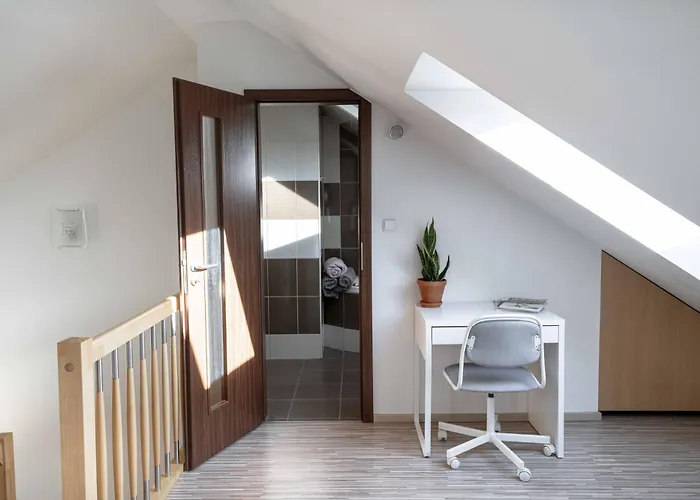 Apartmán 150m² 4br Duplex Near Metro & Center Praha