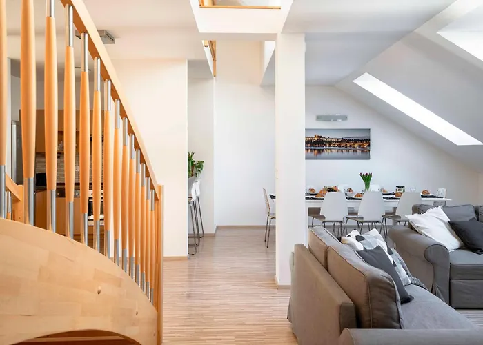 150m² 4br Duplex Near Metro & Center Apartmán
