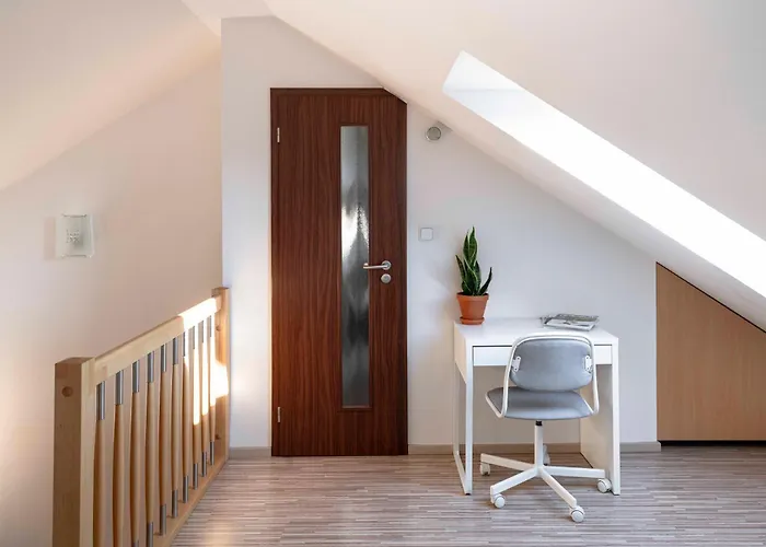 150m² 4br Duplex Near Metro & Center Apartmán Praha