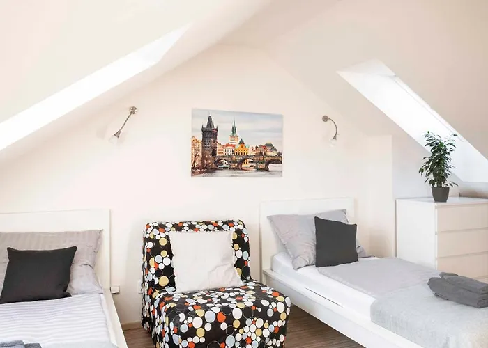 150m² 4br Duplex Near Metro & Center Apartmán Praha