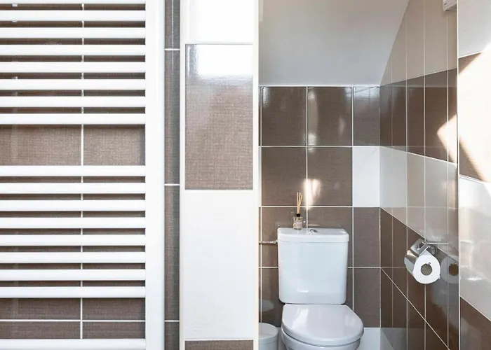 150m² 4br Duplex Near Metro & Center * Praha