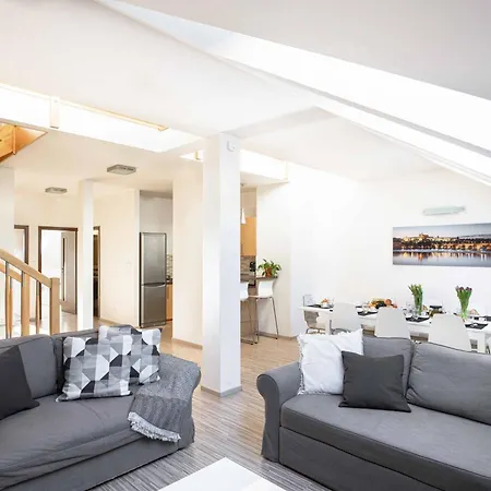 150m² 4br Duplex Near Metro & Center Lägenhet
