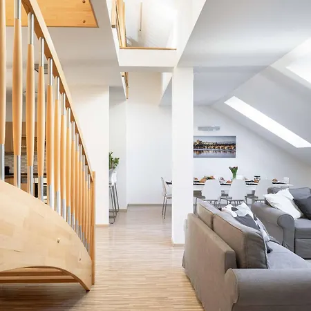 Lägenhet 150m² 4br Duplex Near Metro & Center