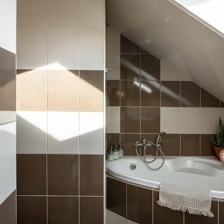 150m² 4br Duplex Near Metro & Center Lägenhet