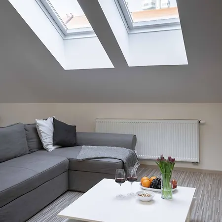 150m² 4br Duplex Near Metro & Center Prag