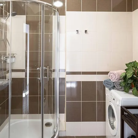 150m² 4br Duplex Near Metro & Center * פראג