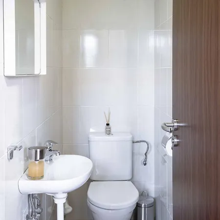 150m² 4br Duplex Near Metro & Center דירה פראג