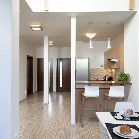 Lägenhet 150m² 4br Duplex Near Metro & Center *