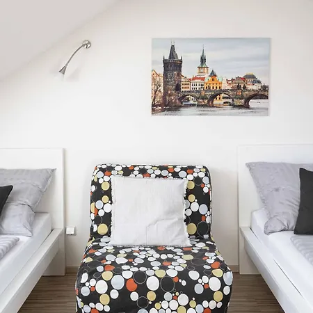 150m² 4br Duplex Near Metro & Center Prag