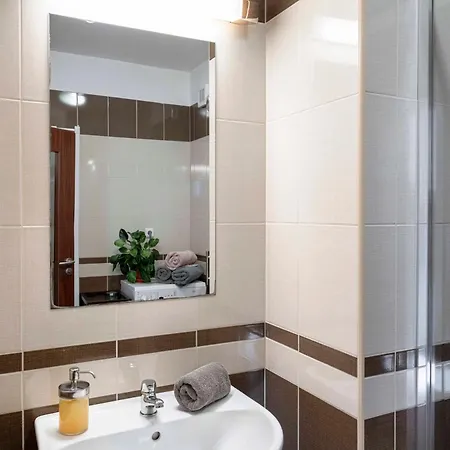 Lägenhet 150m² 4br Duplex Near Metro & Center Prag