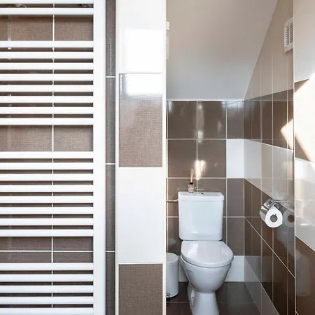 150m² 4br Duplex Near Metro & Center * פראג