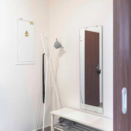 150m² 4br Duplex Near Metro & Center דירה פראג